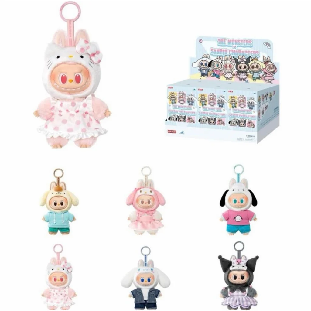 多款不同系列的Mickey公仔與盲盒陳列在木桌上，展現收藏的樂趣