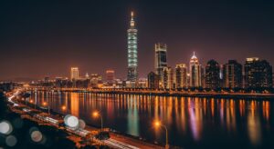 BE@RBRICK 公仔與台北夜景