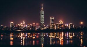 潮玩保溫瓶的美麗夜景