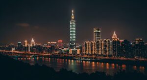 Coarse 設計師作品的台北夜景背景
