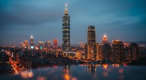 KIDROBOT vs Funko 比較的台北夜景