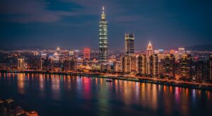 台北夜景，展現 PUCKY Mythology 特色