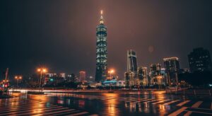 Dimoo 美味時刻 系列在台北夜景中的展示
