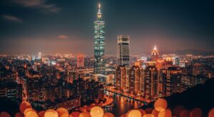 公仔螢光夜光款全集在夜色中閃爍