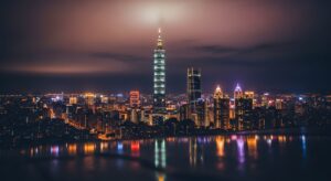 Sonny Angel Animal 系列在台北夜景中的展示