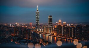 BUNNY 粉紅系列設計師玩具的夜景
