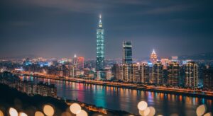 Crybaby 戀夏 設計師玩具的夜景