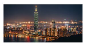 Sonny Angel Animal 在台北夜景中呈現