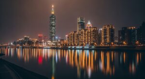兒童節 Crybaby 限定款的城市夜景