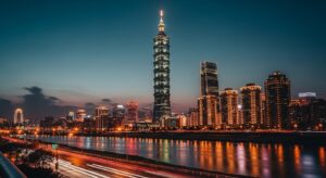 潮玩外套的時尚展示