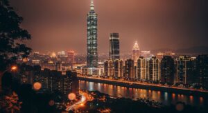 情人節 Labubu 限定系列，溫暖的台北夜景
